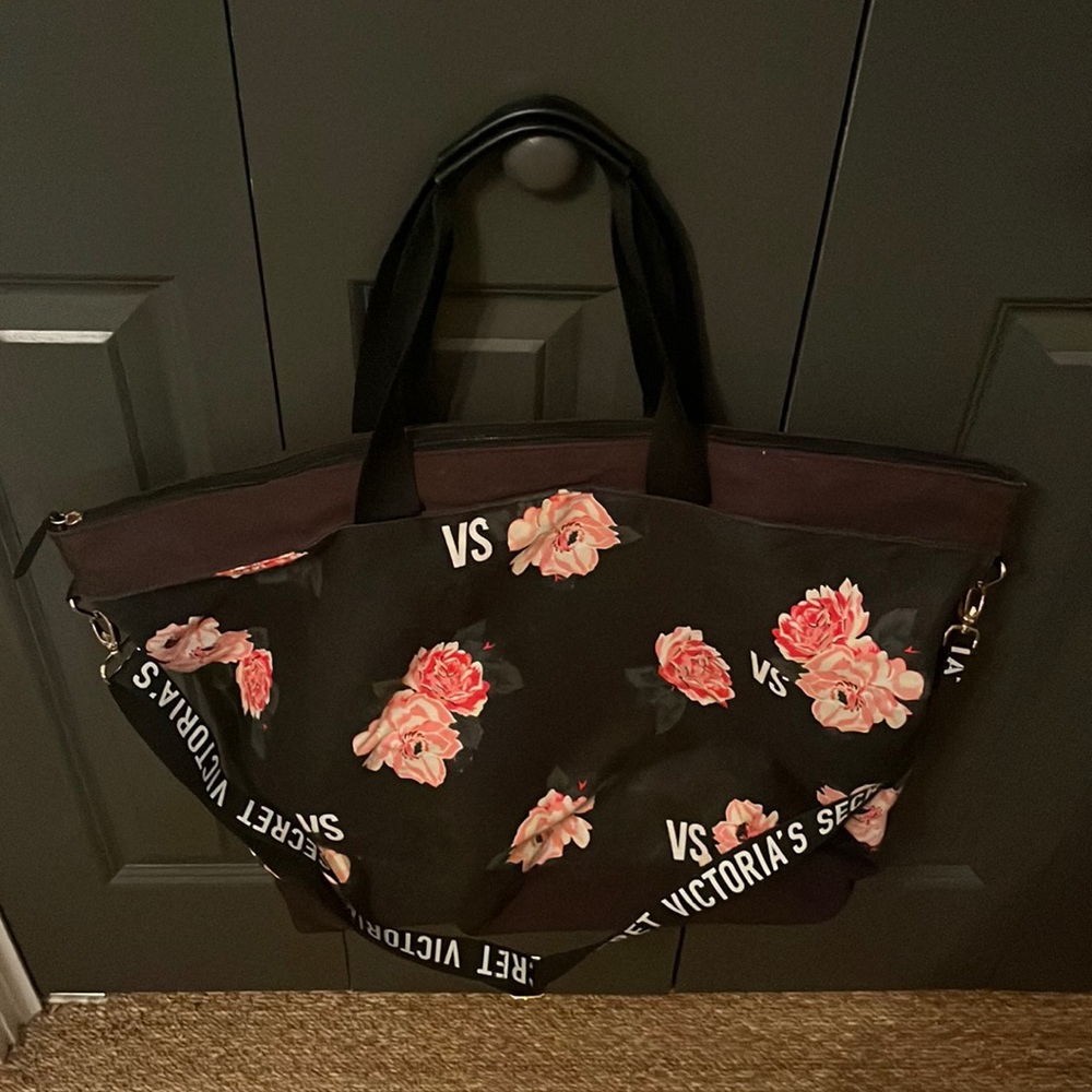 victoria secret duffle bag